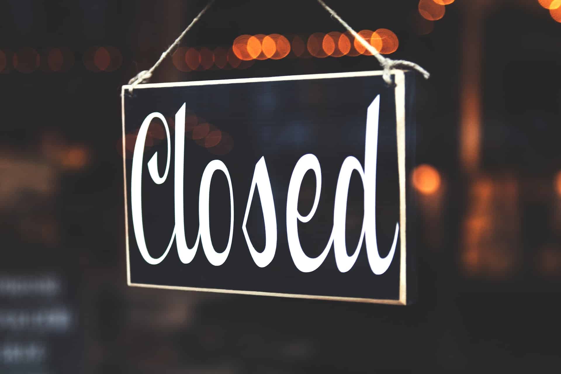 photo of closed store sign